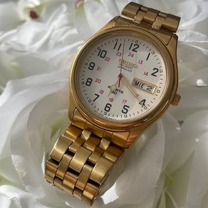 Woman’s watch gold